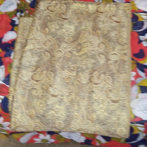 Beautiful Tapestry Wrap Scarf - Picture 1 of 5